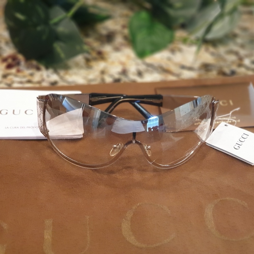 SOLD  NWOT  AUTHENTIC GUCCI SUNGLASSES